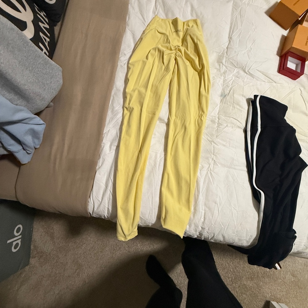 Young La Yellow Leggings - Picture 3 of 4